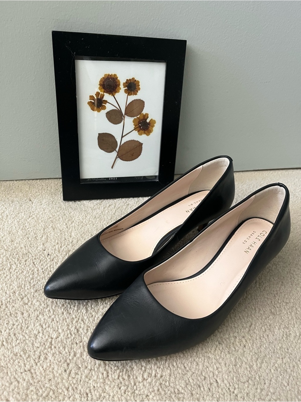 Cole Haan Black Leather Kitten Heels size 6.5 B